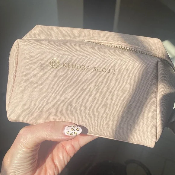 Kendra Scott Gold and Silver Filigree Ring and Pink Makeup Bag - Picture 4 of 6